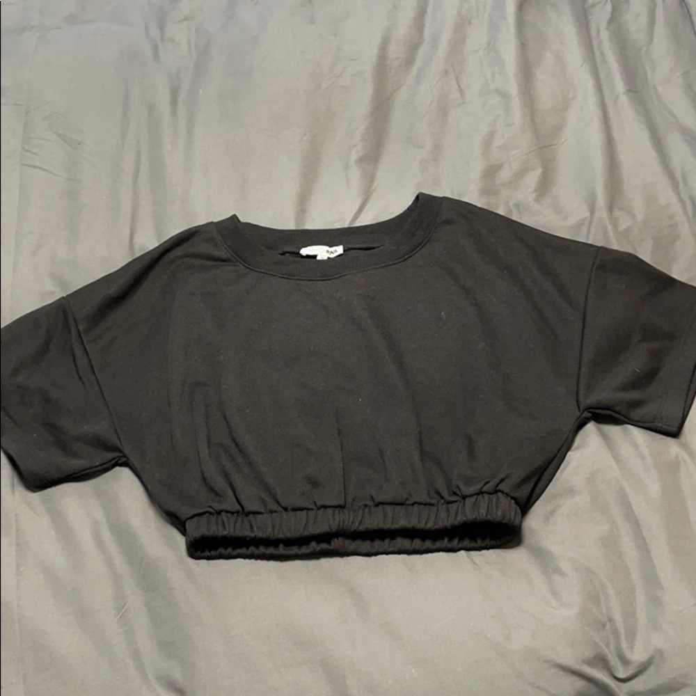 elastic waistband crop top